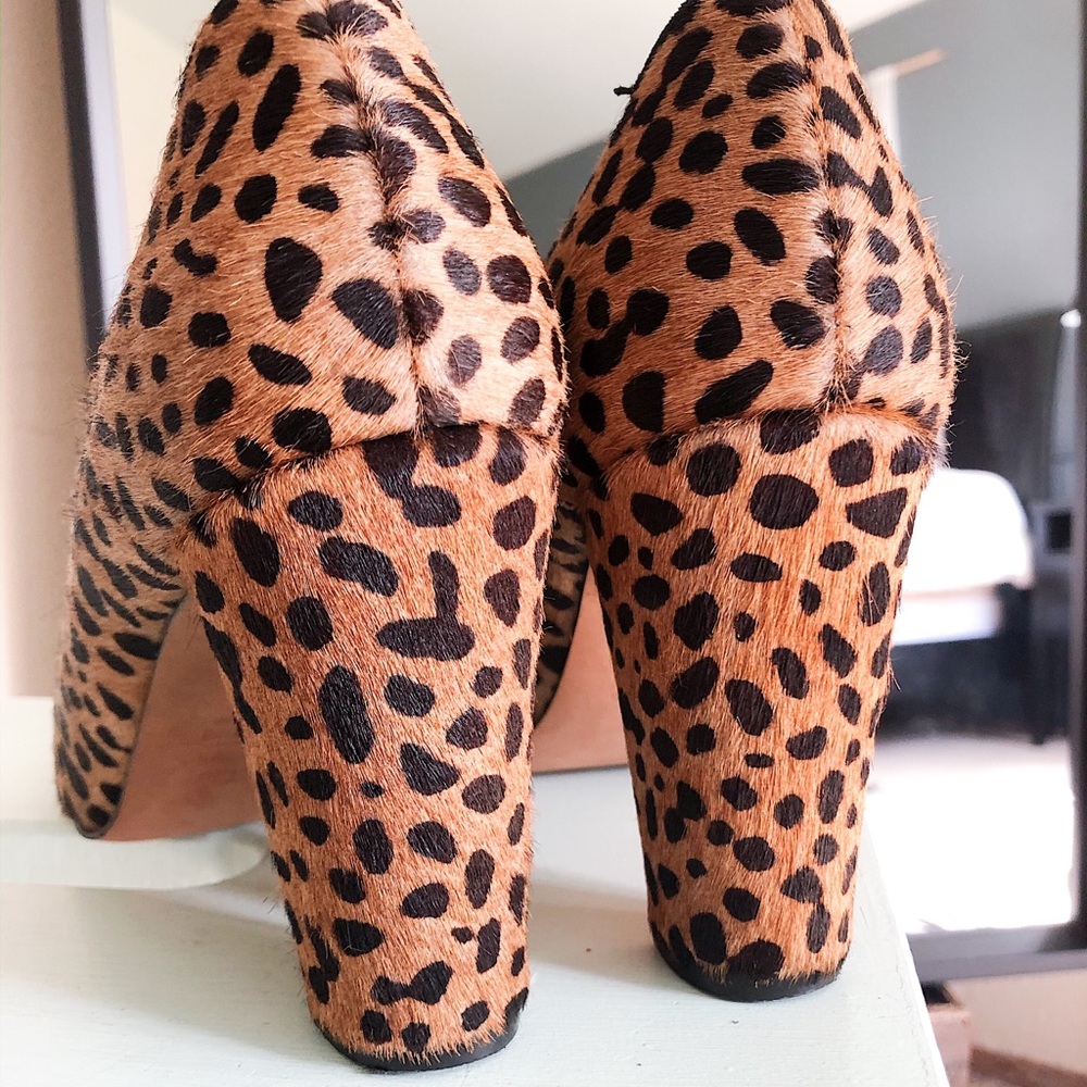 DUO Leopard Block Heel Pumps - Picture 4 of 6